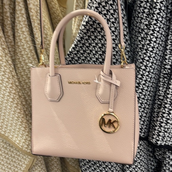 Michael Kors Mercer Medium Pebbled Leather Crossbody Bag - Picture 2 of 16